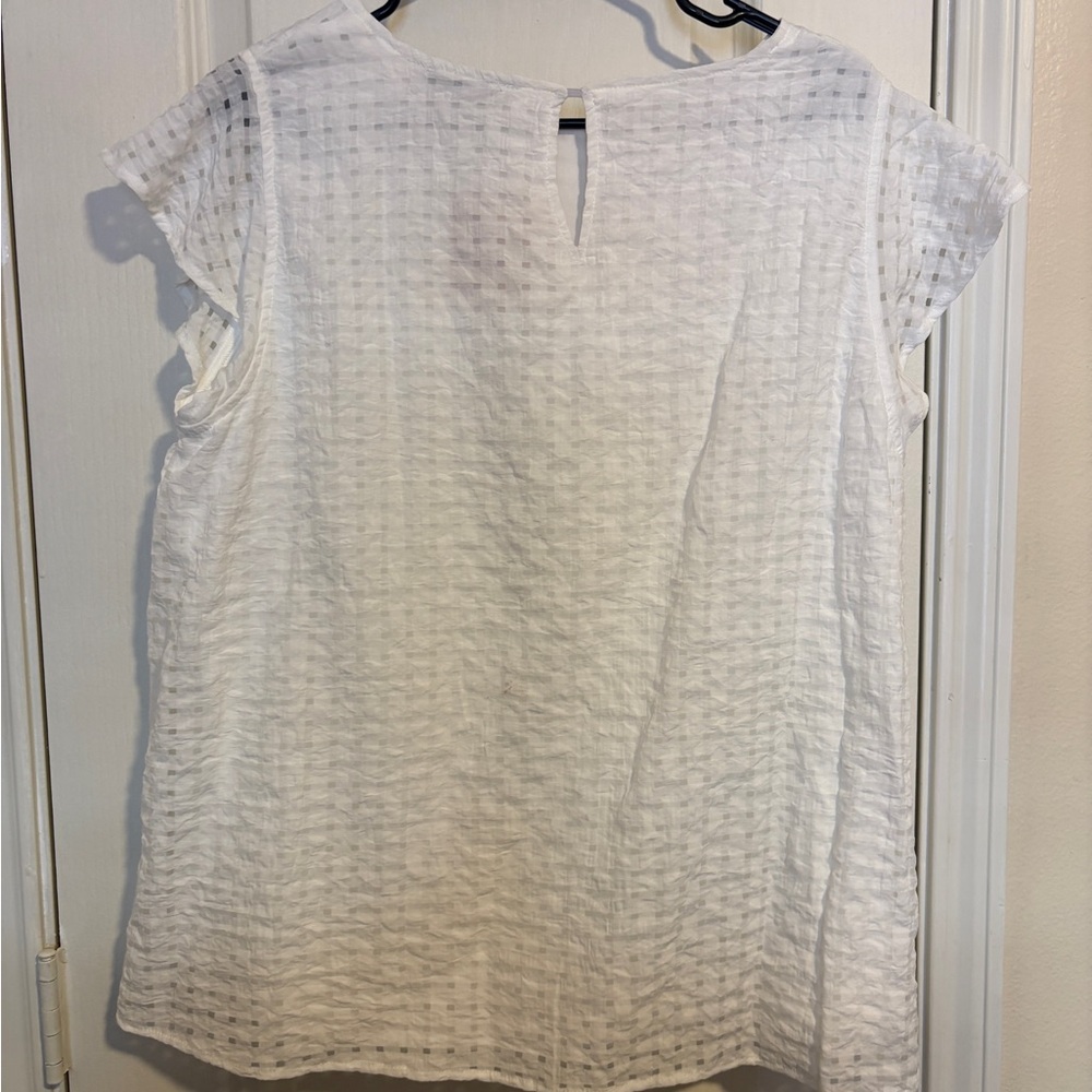 BloomChic White Textured Blouse - Picture 2 of 5